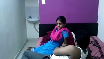 Indian Girls Indulge In Lesbian Sex For 32 Minutes