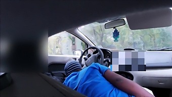 Pracujúca Dievčina Mi Dáva Orálny Sex V Zaparkovanom Aute Na Okraji Chicaga