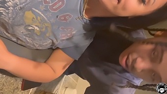 大屁股的继母勾引小d来一场火辣的口交和操逼。